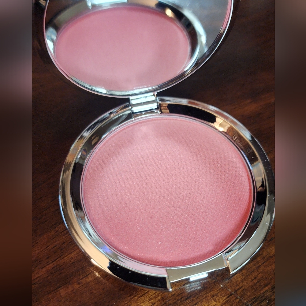 IT Cosmetics Ombré Radiance Blush- Naturally Pretty
